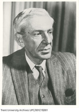 Portrait photo of Gilbert Bagnani